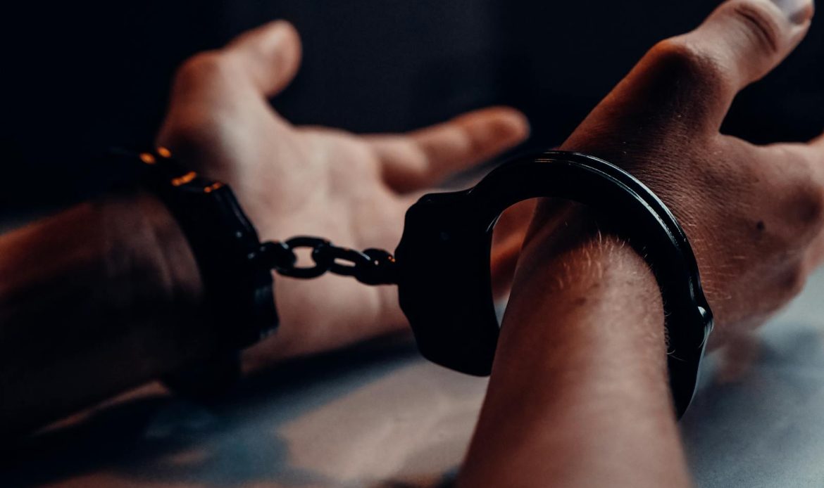 VIDEO // Un bărbat din capitală, reținut pentru circulația ilegală a substanțelor narcotice