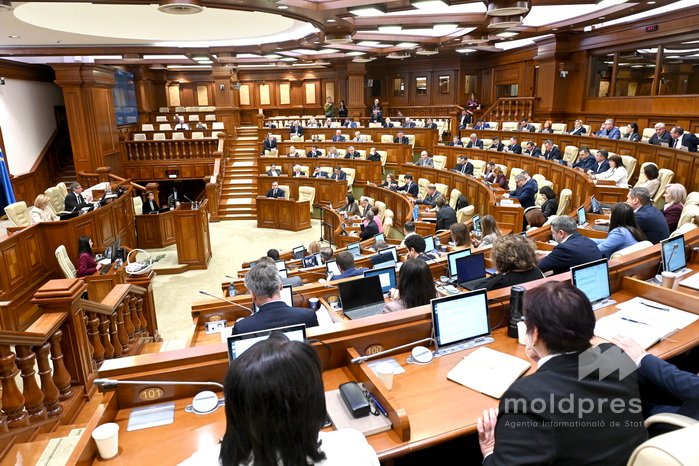 Parlamentul va organiza audieri publice privind condițiile de trai și cazare ale muncitorilor străini în Republica Moldova