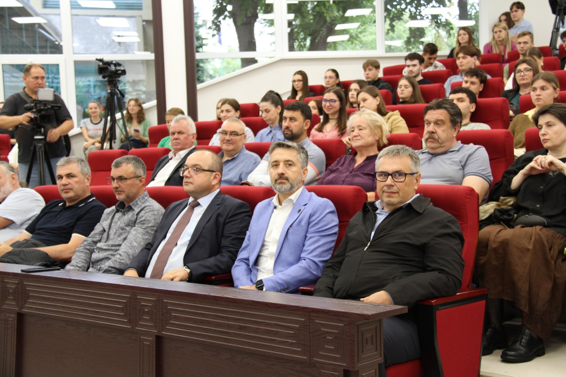 FOTO// Experți internaționali discută la Chișinău despre reziliența Moldovei în fața războiului hibrid 1 990a848f8f3e33210195d64d3ffc574d 68c55c0a9bbf6