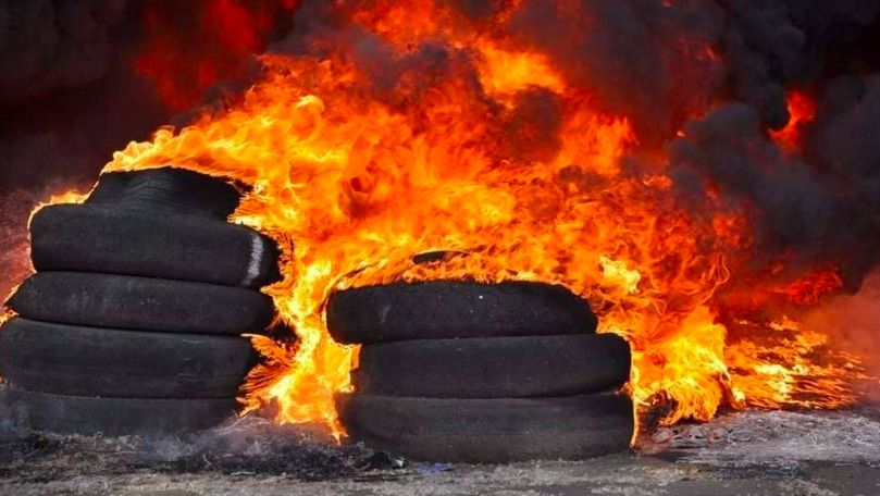 Ecologiștii avertizează: arderea cauciucurilor de Paște este ilegală și dăunătoare sănătății