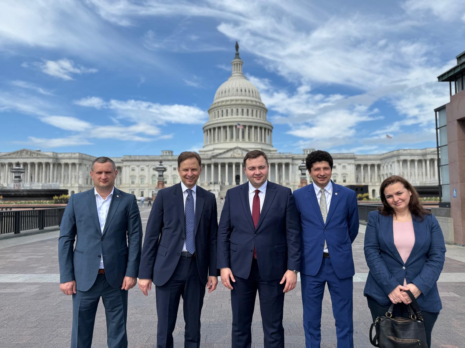 FOTO // Republica Moldova poate deveni hub strategic pentru afacerile americane. Deputați de la Chișinău au prezentat la Washington noile facilități pentru investitorii din SUA