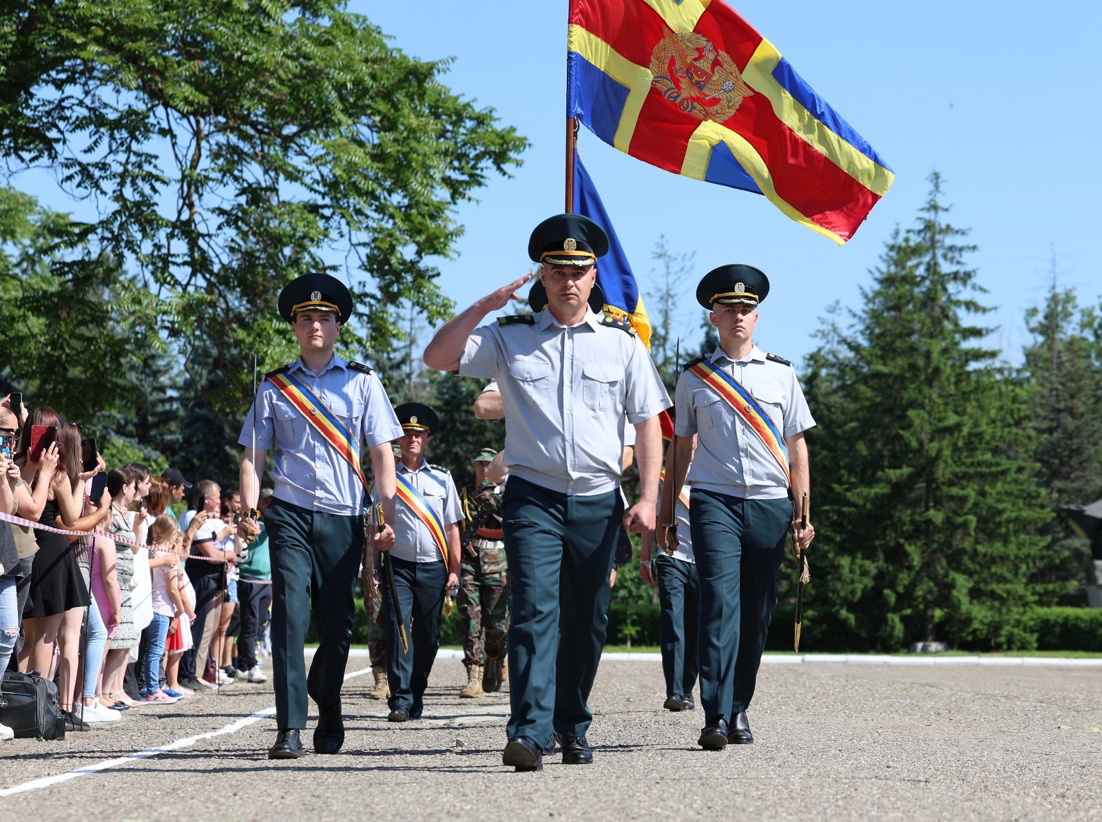 FOTO // Circa 200 de militari au depus jurământul de credință față de Patrie