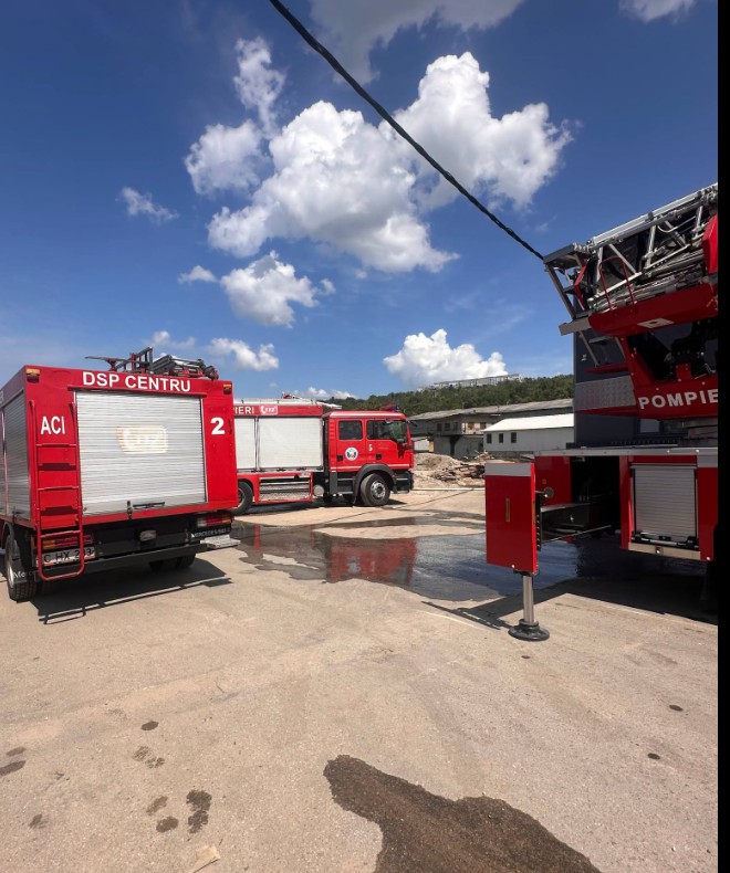 Incendiu la un depozit frigorific din Chișinău. 47 de pompieri au intervenit pentru stingerea flăcărilor