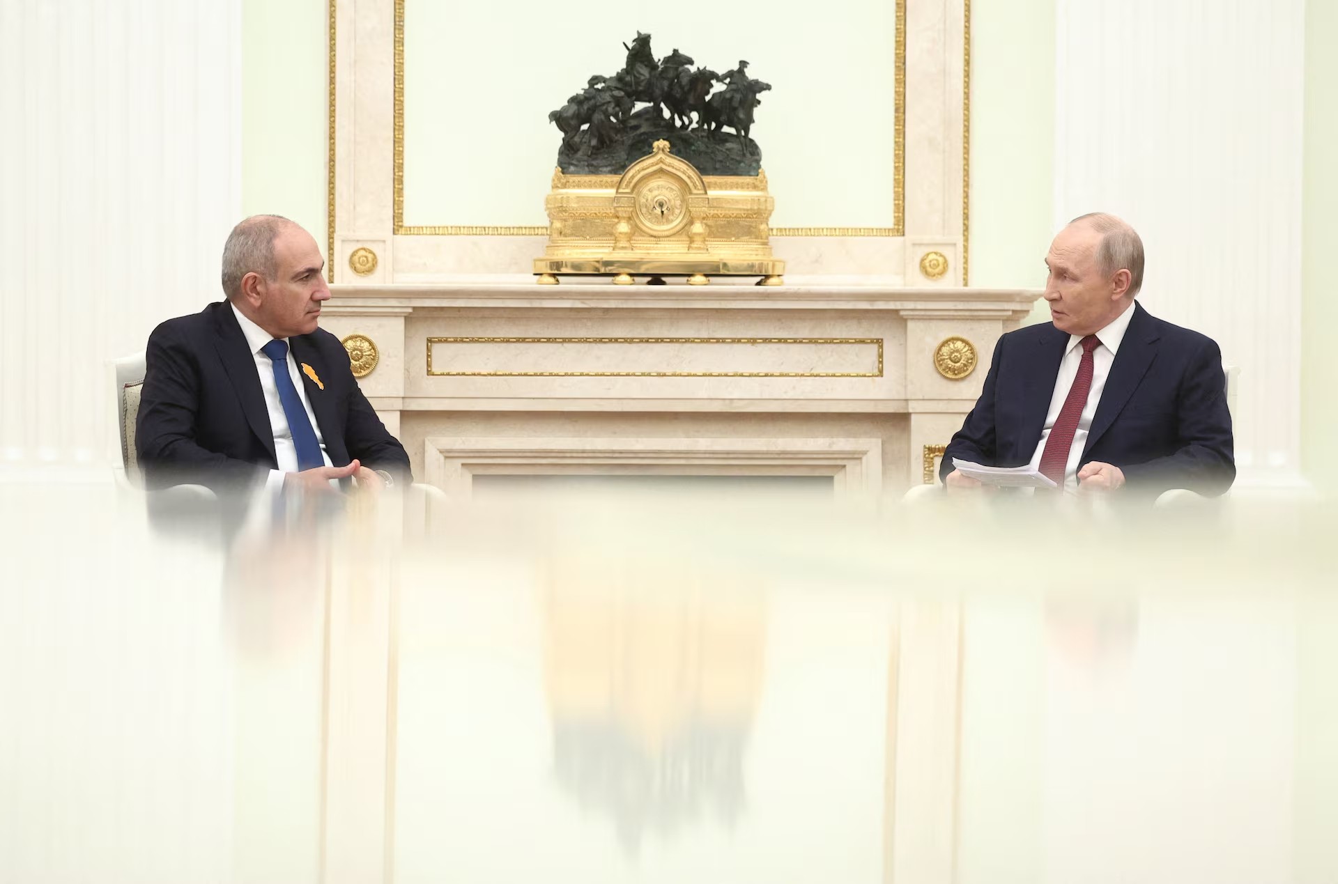 Rusia îşi recheamă ambasadorul în Armenia