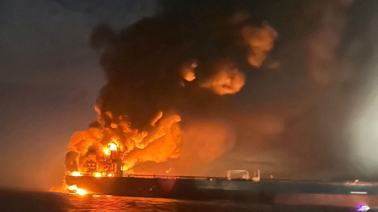 Ucraina a lovit nouă petroliere ale „flotei din umbră” ruse în Marea Azov