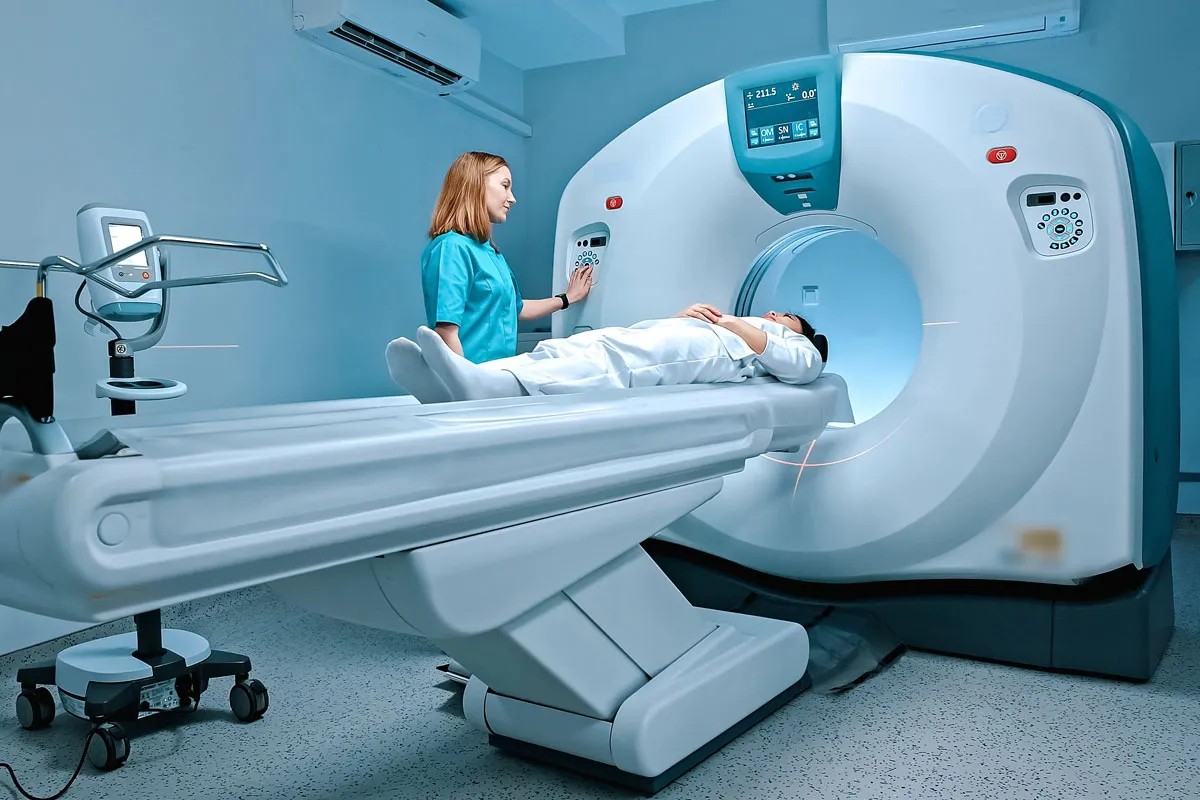 Peste 370 de mii de investigații medicale de înaltă performanță, finanțate de asigurarea obligatorie în prima jumătate a anului