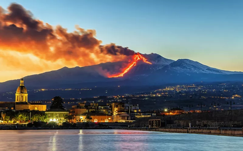 Alertă de călătorie în Catania, după intensificarea activității vulcanului Etna. Cetățenii, îndemnați să urmărească recomandările autorităților italiene