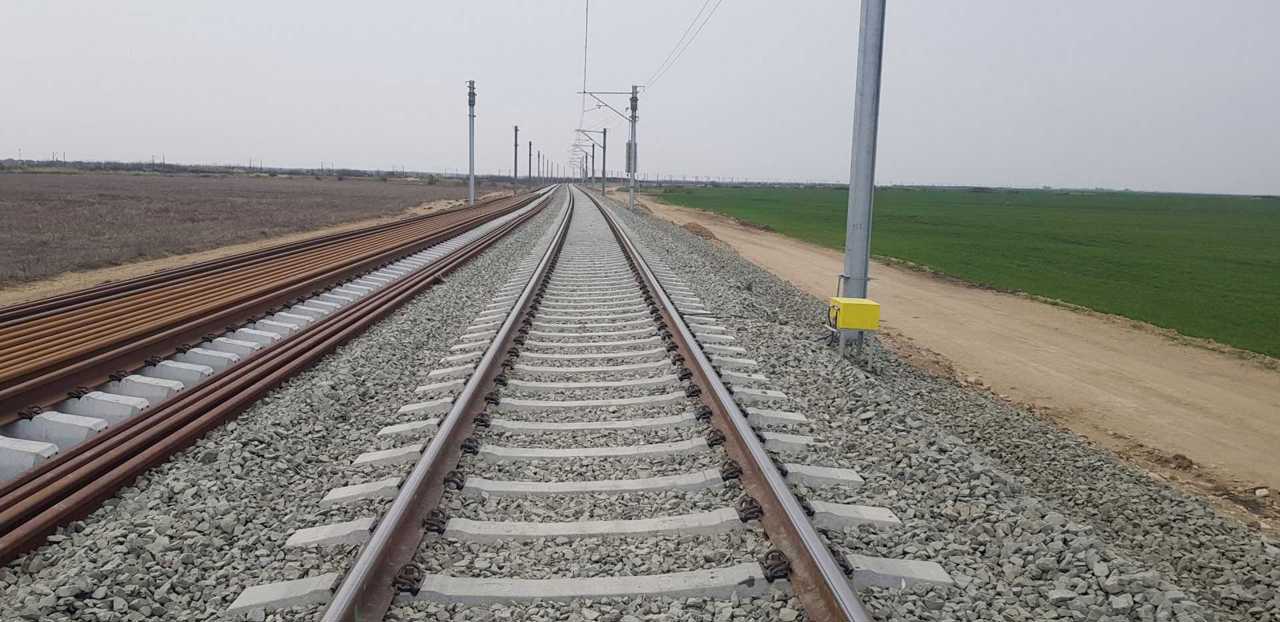 Șapte vagoane ale unui tren de marfă au deraiat de pe șine