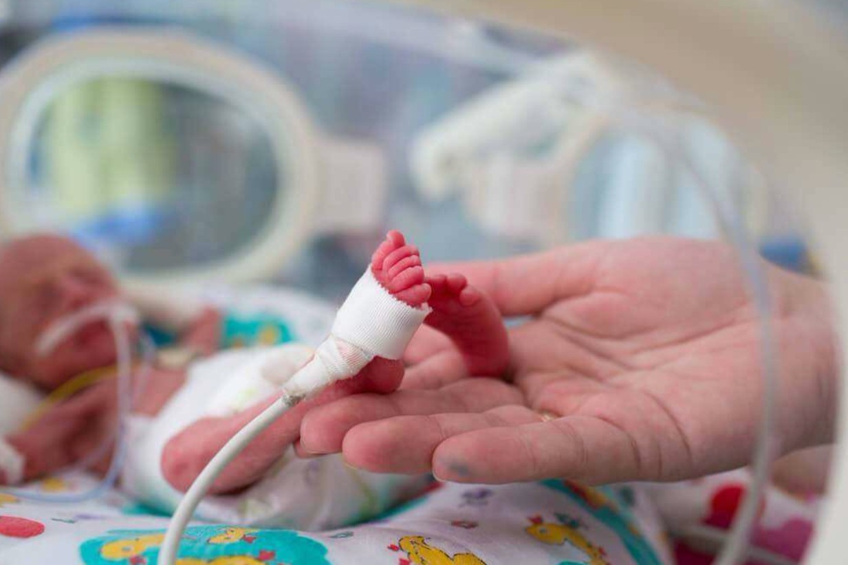 Performanță medicală la Chișinău: o fetiță născută prematur la 25 de săptămâni și cu 850 de grame a fost externată sănătoasă de la Spitalul „Gheorghe Paladi”