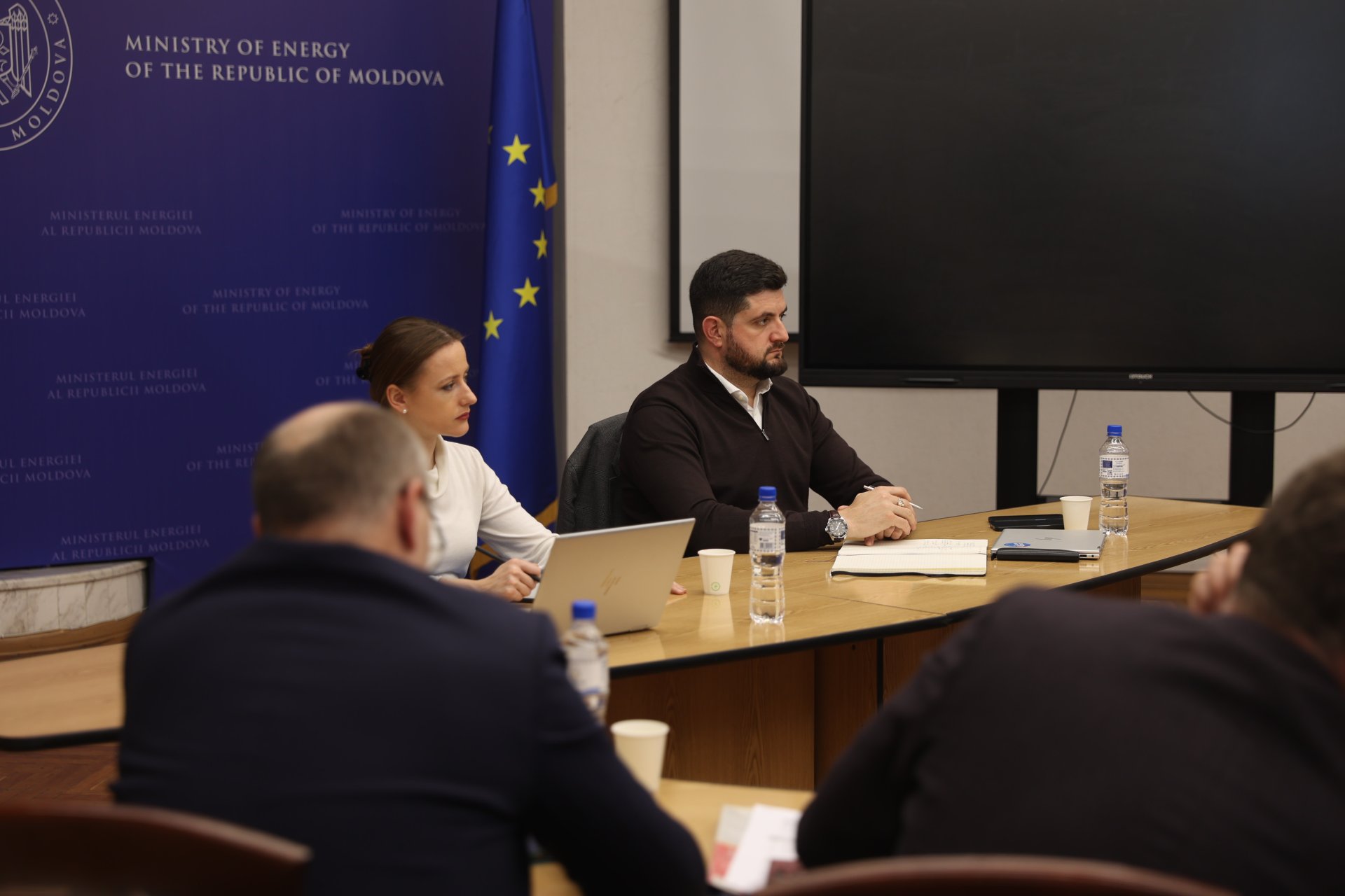 Ministrul Dorin Junghietu: „Resursele financiare disponibile trebuie direcționate prioritar către modernizarea și extinderea rețelelor electrice”