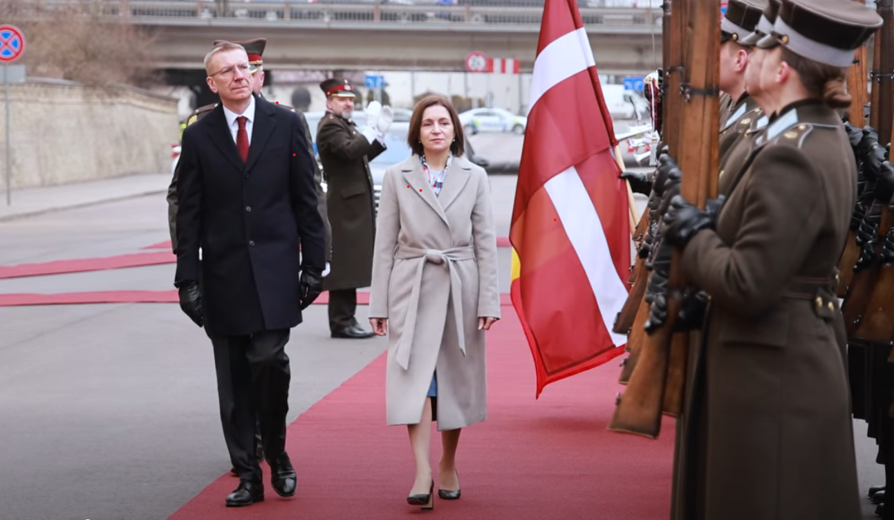 VIDEO // Șefa statului Maia Sandu, întâmpinată la Castelul Riga de omologul său leton, Edgars Rinkēvičs