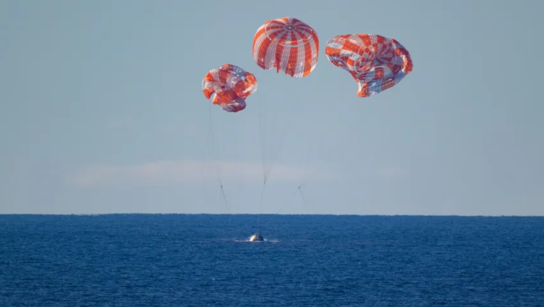 Artemis 2: Misiunea istorică în jurul Lunii s-a încheiat cu o amerizare perfectă în Pacific