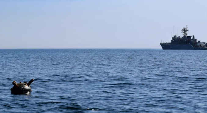 Încă o navă a transmis un apel de urgență din Marea Neagră. Autoritățile române suspectează impactul cu o dronă sau o mină marină