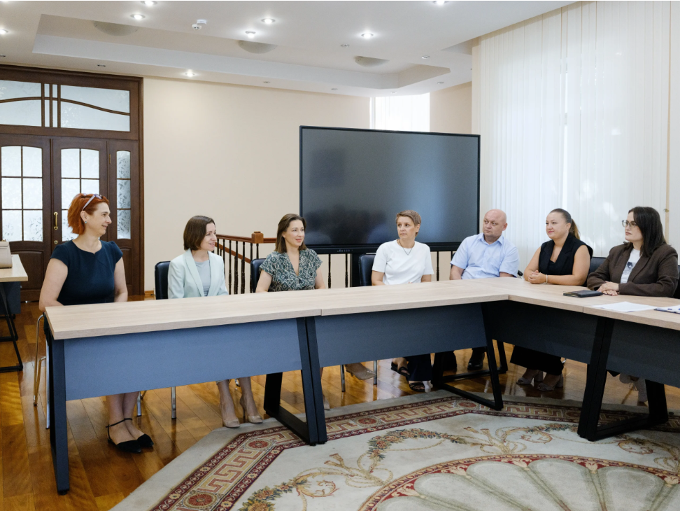 Consolidarea rezilienței informaționale, discutată de președinta Maia Sandu și echipa Centrului pentru Comunicare Strategică și Contracarare a Dezinformării