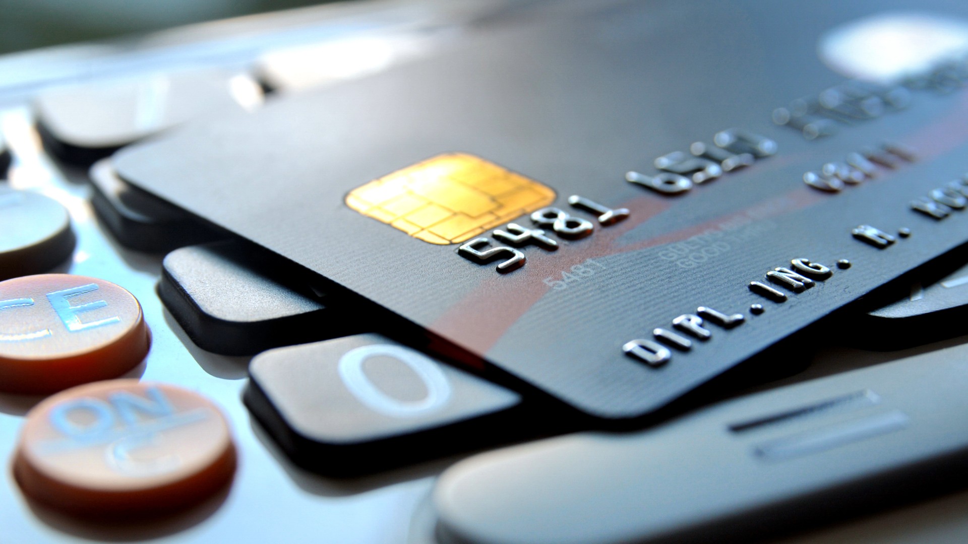 Reguli noi pentru acordarea creditelor de consum: limite clare pentru costurile suportate de consumatori și plafoane exprese pentru penalități