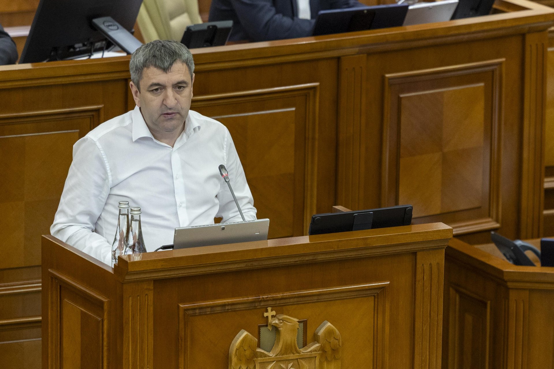 Legislativul va putea revizui deciziile luate în timpul stărilor de urgență. Noi prevederi, aprobate de aleșii poporului