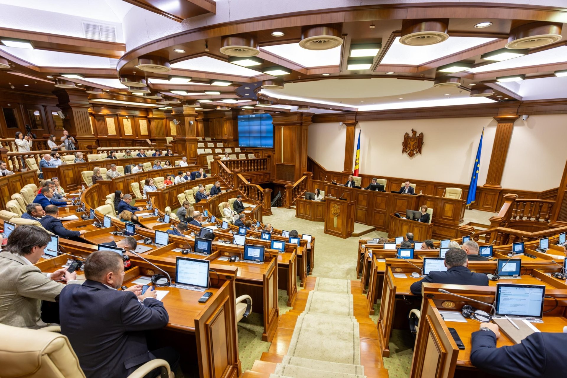Noi drepturi sociale pentru lucrătorii independenți: aceștia vor putea beneficia de indemnizații de maternitate, paternitate și șomaj