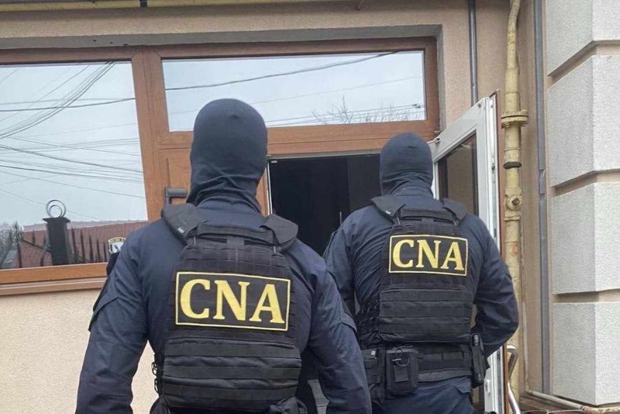 CNA desfășoară percheziții într-un dosar de corupție ce vizează funcționari