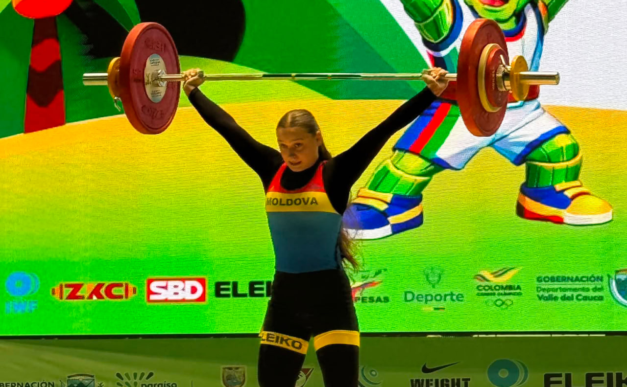 Halterofila Nicoleta Cojocaru, campioană mondială la U17! Trei medalii de aur și două recorduri mondiale în Columbia