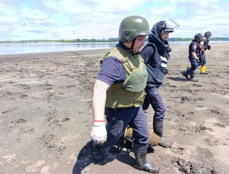 Botoșani: O bombă de aviație a fost descoperită pe malul Prutului, în apropiere de localitatea Stânca