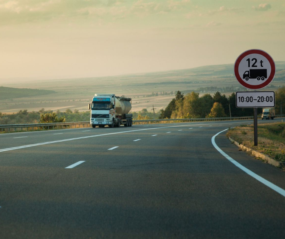 Circulația pe drumurile naționale a vehiculelor de mare tonaj este restricționată pe timp de caniculă