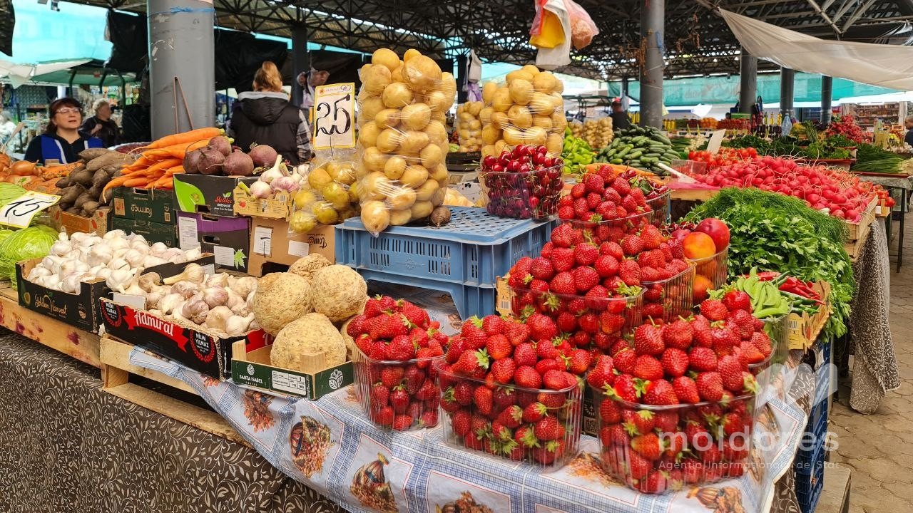 VIDEO // Tarabe pline cu fructe locale. Prețuri noi la produsele de sezon