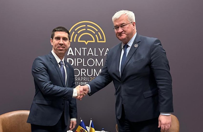 FOTO // Forumul Diplomatic de la Antalya. Vicepremierul Mihai Popșoi a avut întrevederi cu miniștri din Ucraina, Muntenegru și Germania