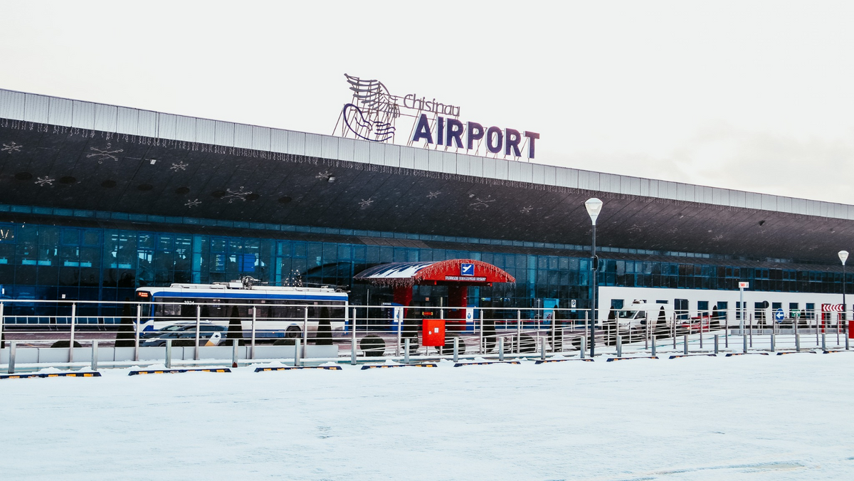 VIDEO // Safe flights, normal traffic at Chisinau Airport: winter teams on duty
