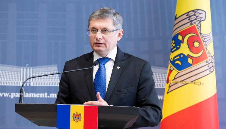 Igor Grosu: „Escrocheriile telefonice sunt coordonate din afara țării. Autoritățile analizează soluții pentru identificarea apelurilor frauduloase”