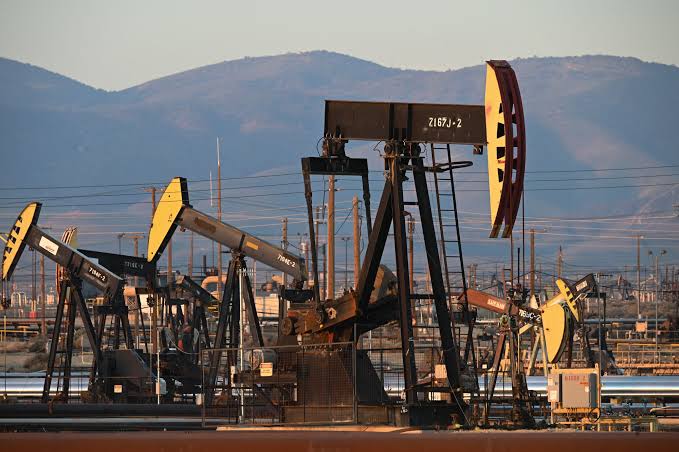Prețul petrolului Brent a crescut cu 6%, după ce Trump a anunțat încheierea armistițiului cu Iran