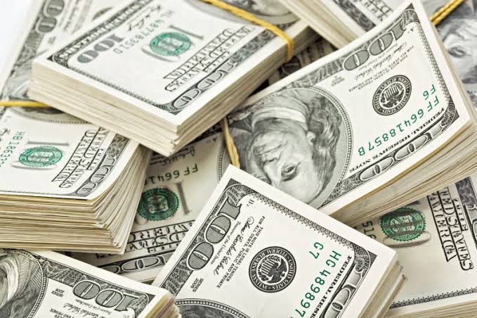 Noi rețineri în dosarul mitei de 400 000 de dolari. Anchetatorii au efectuat nouă percheziții