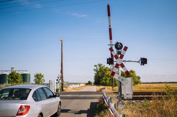 O locomotivă și un automobil s-au ciocnit la o trecere de cale ferată de pe sectorul Bălți - Florești