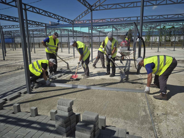 FOTO // Investițiile Guvernului aduc beneficii și condiții europene pentru locuitorii din Ungheni: piață modernă, parc inteligent și drum spre Plaiul Fagului