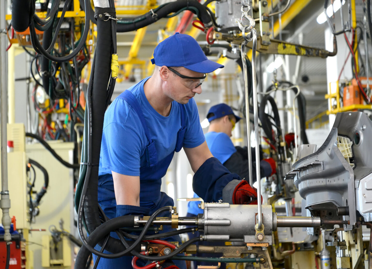 Activitatea industriei avansează: creștere cu 7,9 la sută a producției în prima jumătate a anului