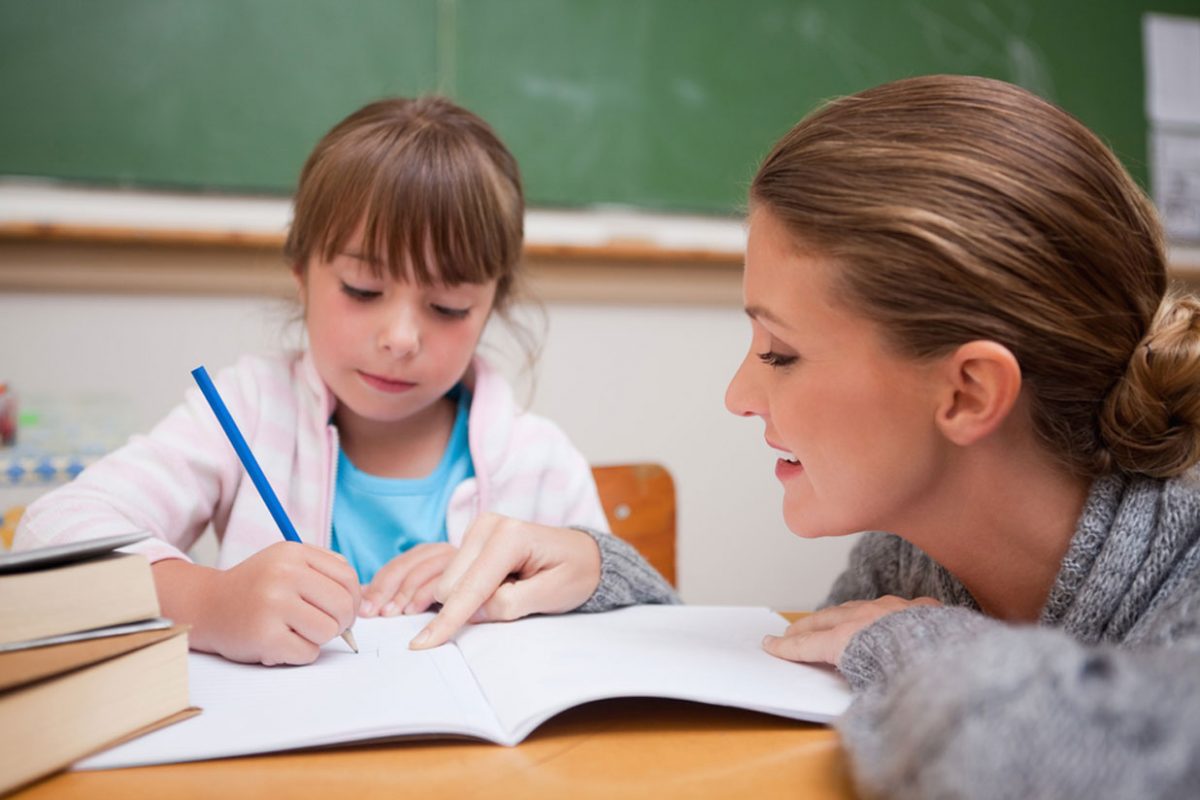 Modificări în Concursul „Pedagogul anului”: va fi instituită o categorie distinctă pentru profesorii care predau în limba română în școlile alolingve