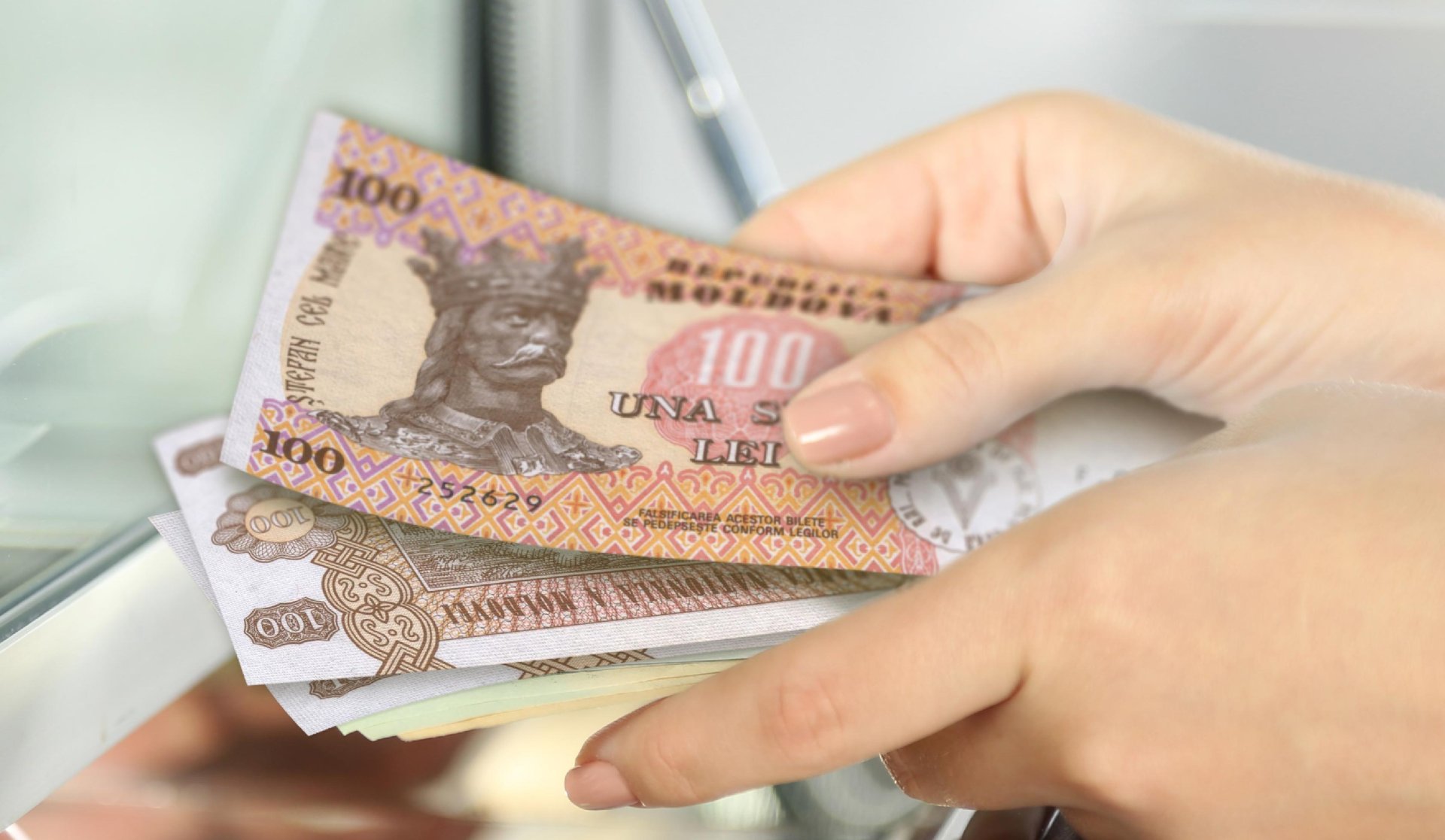 Pensii și prestații sociale mai mari: de astăzi este aplicată indexarea de 6,84 la sută