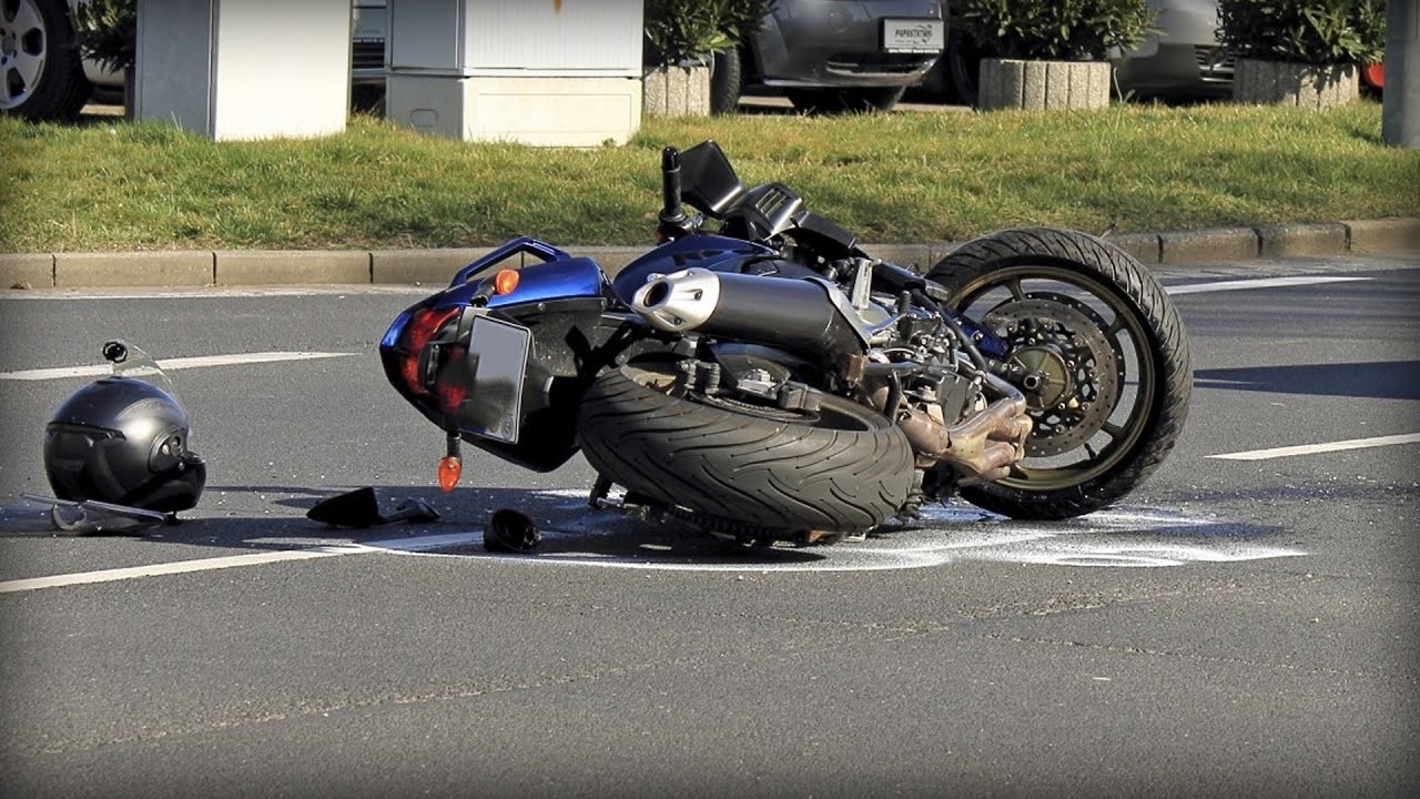 Un militar în termen a ajuns în stare gravă la spitaldupă un accident cu motocicleta în raionul Hâncești
