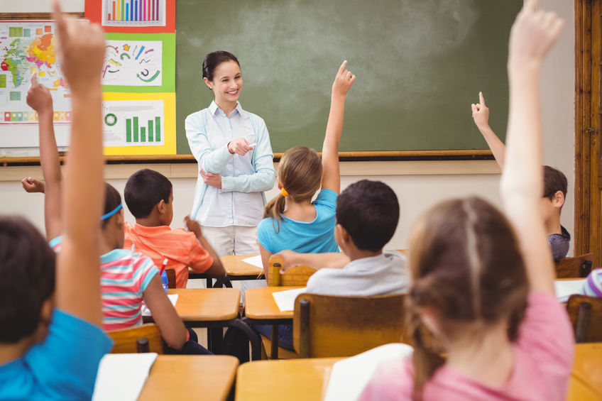 Tinerii absolvenți de la pedagogie pot depune dosarele pentru a se angaja în școli. MEC lansează turul II al concursului