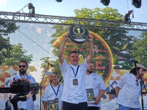 BTA: Bucătarul Nikolay Genchev a câștigat locul I la Campionatul Național de Paella de la Burgas