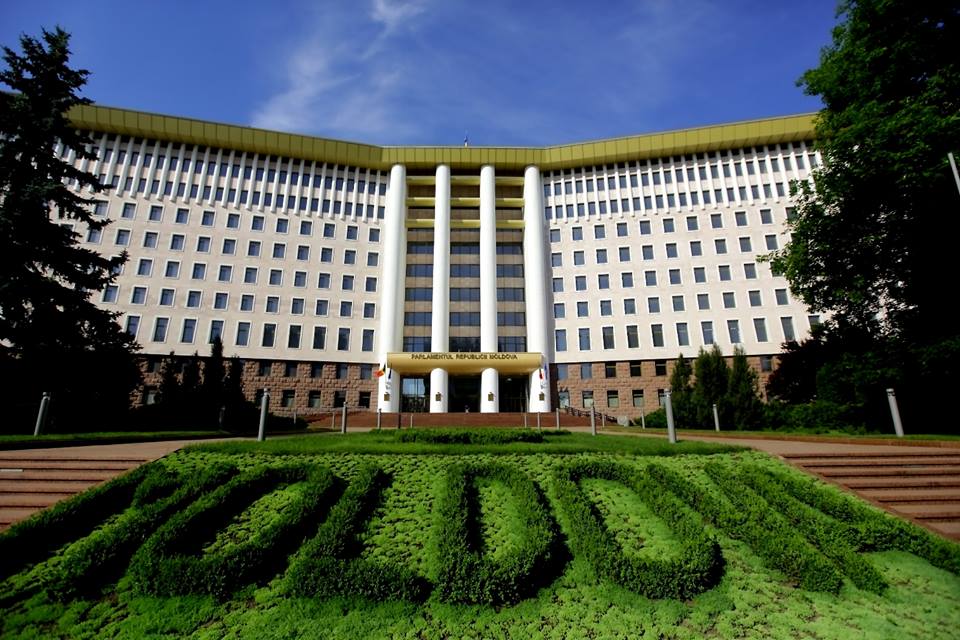 Deputații se întrunesc joi în ședință plenară. Pe agendă sunt 12 proiecte și acorduri internaționale
