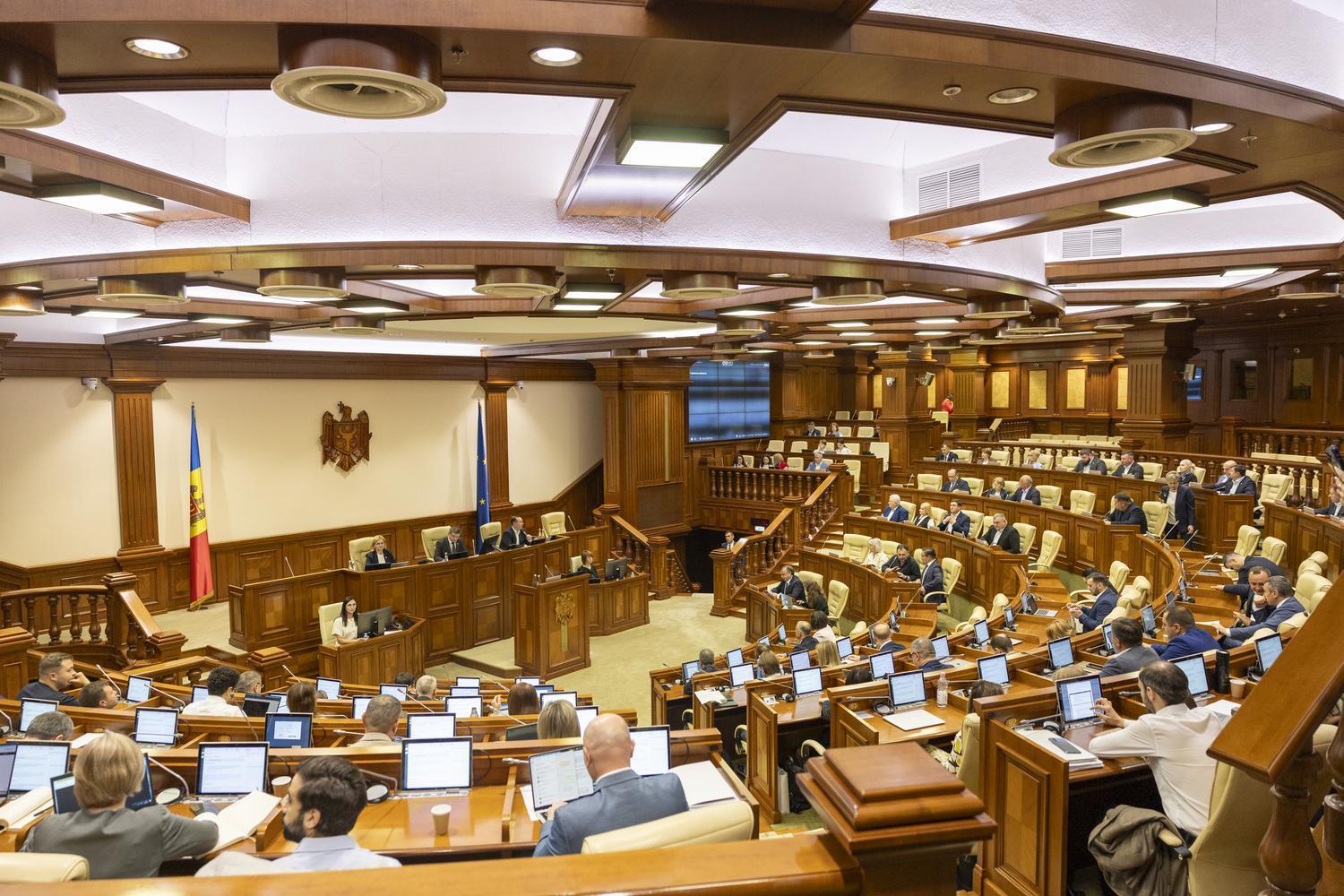 Parlamentul schimbă regulile privind accesibilitatea. Serviciile și produsele vor fi adaptate pentru toate categoriile de persoane