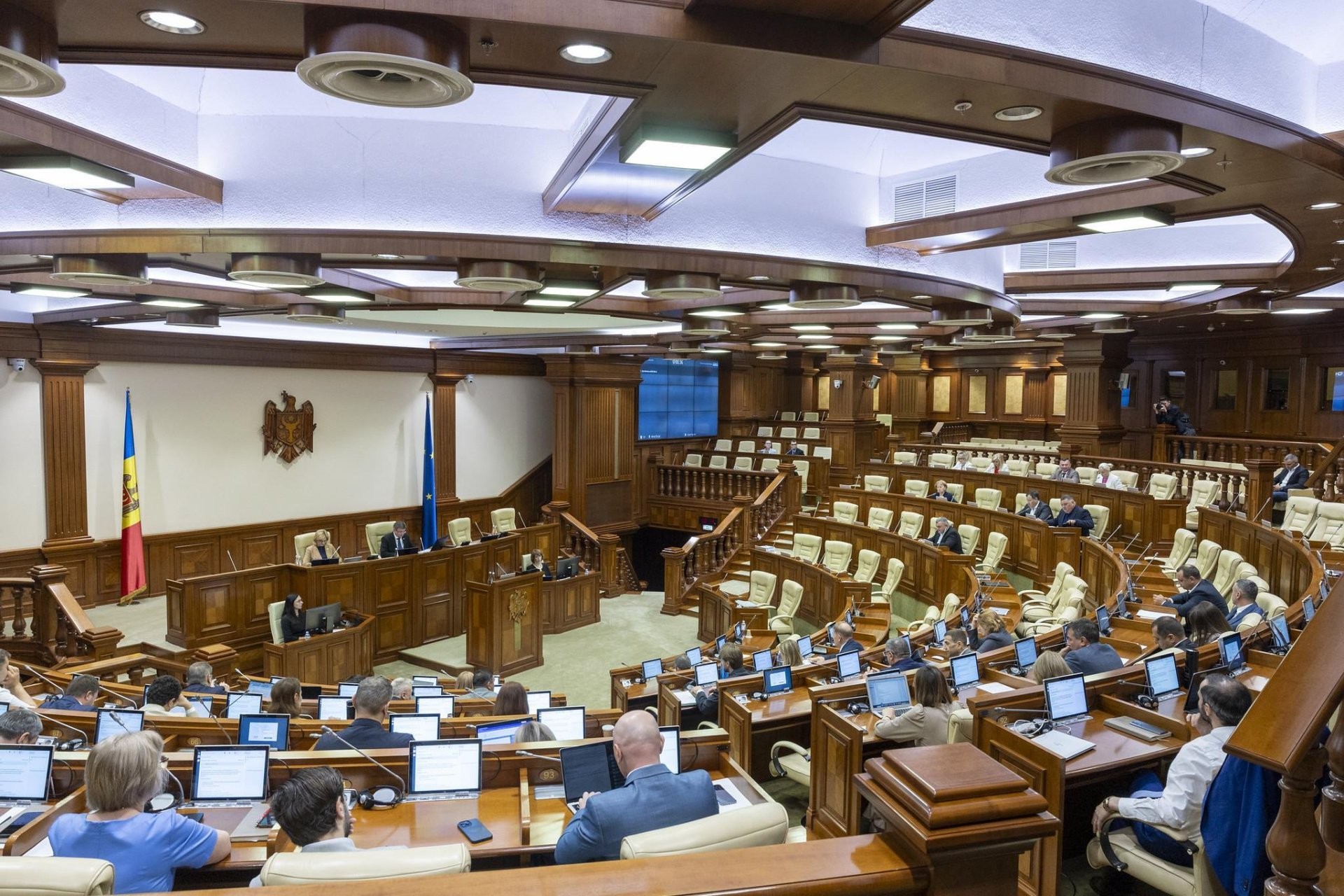 Deputații se întrunesc joi în ultima ședință din această sesiune. Pe ordinea de zi sunt incluse 33 de proiecte