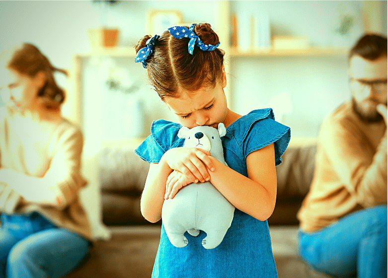 Părinții care nu plătesc pensia de întreținere riscă arest sau muncă în folosul comunității