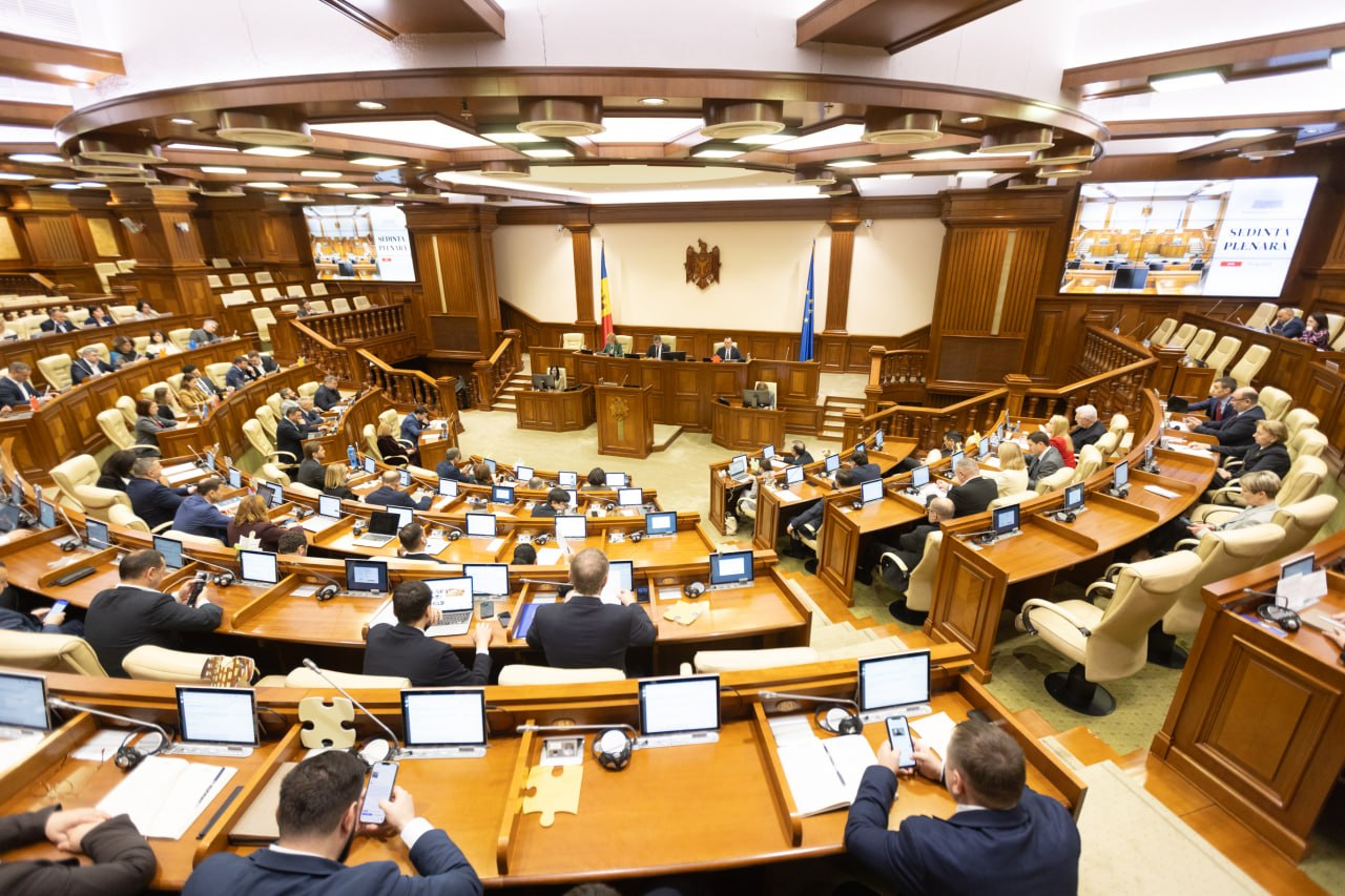 Parlamentul a votat pentru ieșirea definitivă a Republicii Moldova din CSI