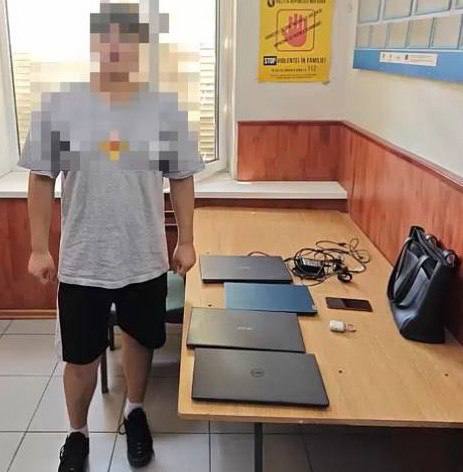 Adolescent de 16 ani, reținut după un furt dintr-un salon din Chișinău