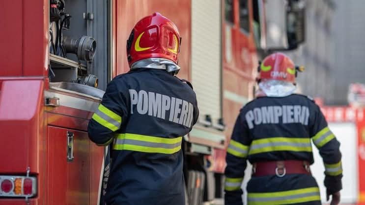 Incendiu de vegetație în capitală: șase echipe de pompieri și salvatori au luptat cu flăcările
