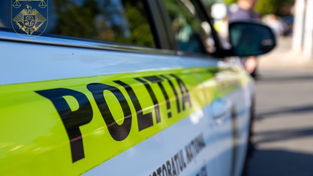 Bărbat recidivist, trimis la închisoare după ce a lovit o polițistă