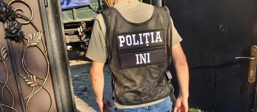 VIDEO // Afacere ilegală cu sol fertil: patru bărbați au fost reținuți după ce ar fi provocat mediului prejudicii de peste 1,18 milioane de lei