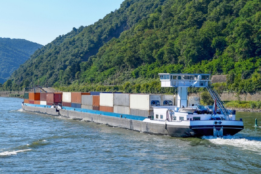Canicula coboară nivelul apei pe Rin la un minim record, cu efect asupra transportului de mărfuri, care trece pe șosele și căi ferate