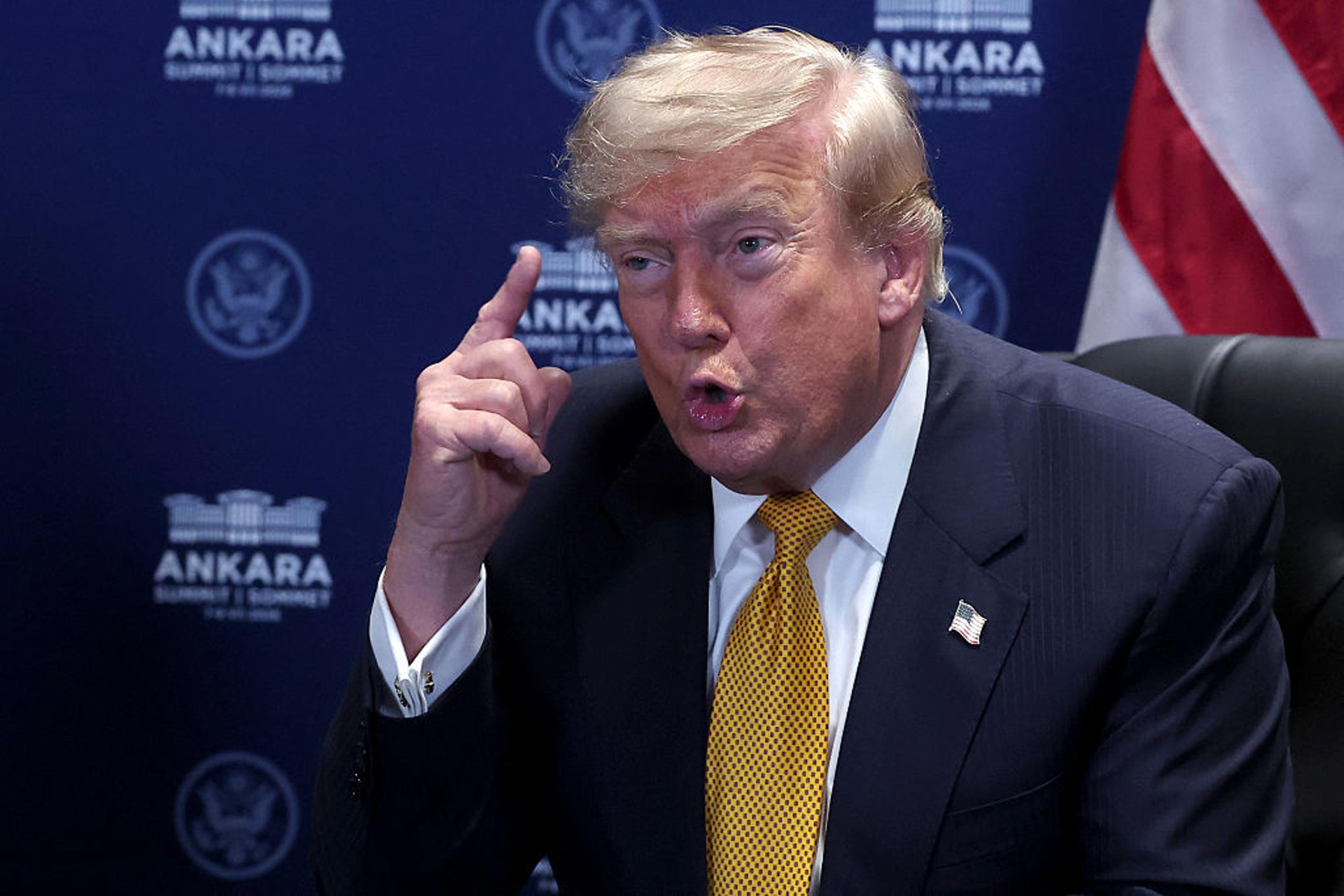 Donald Trump susține că acceptă să discute cu Iranul, dar afirmă din nou că armistițiul e „terminat”
